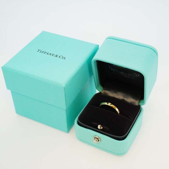 TIFFANY 18k Gold Diamond Ring - Picture 7 of 9